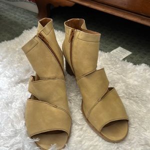 Beautiful tan suede heeled sandals by Gabor